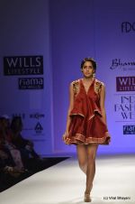 Model walk the ramp for Bhanuni by Jyoti Sharma Show at Wills Lifestyle India Fashion Week 2012 day 3 on 8th Oct 2012 (6).JPG